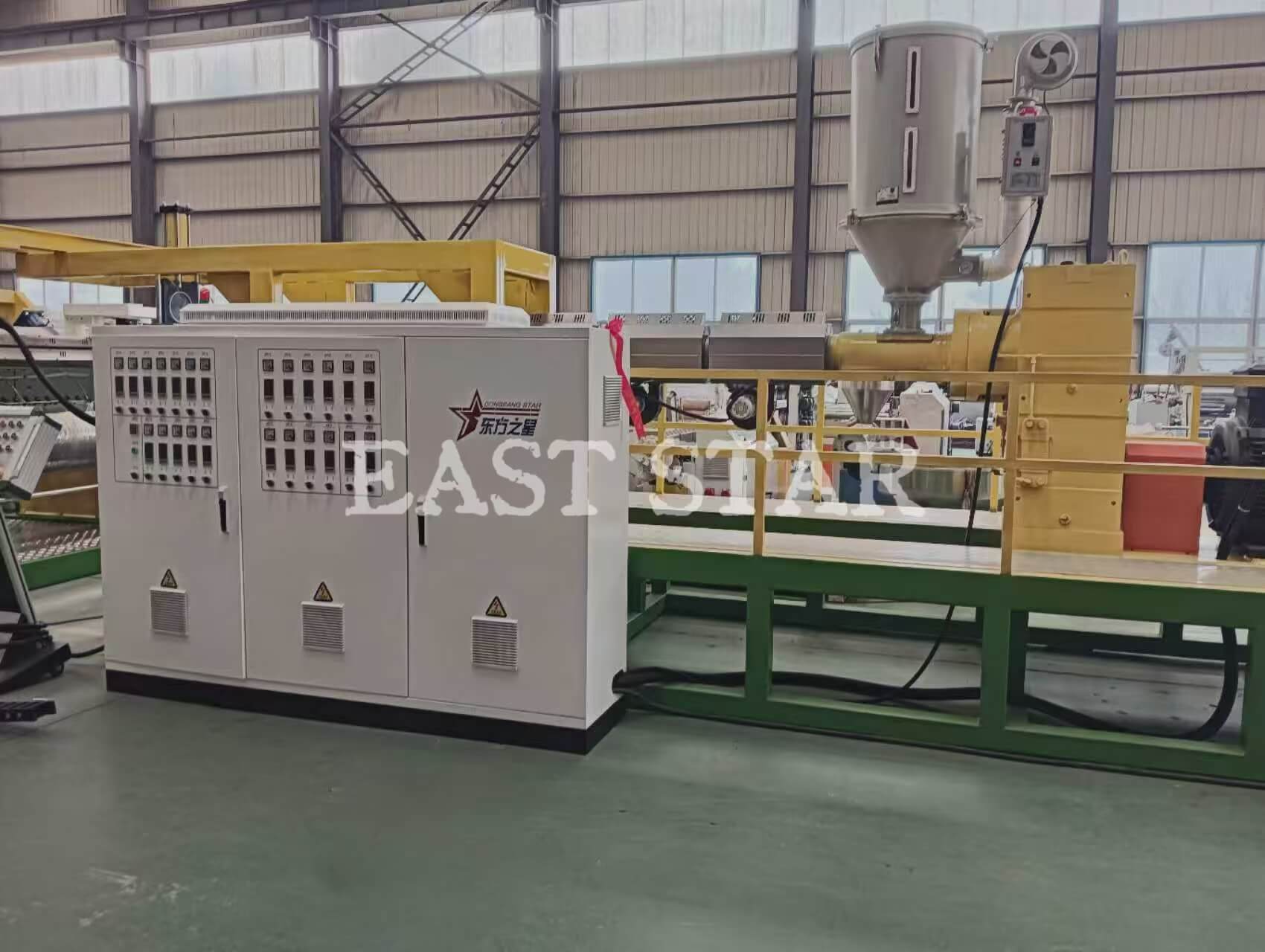 2,4 m lange Extrusionslinie für Entmistungsbänder