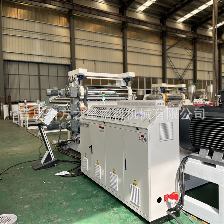 Kundenbesuche für die Produktionslinie für PVC-Platten mit Rautenmuster für die Tierhaltung