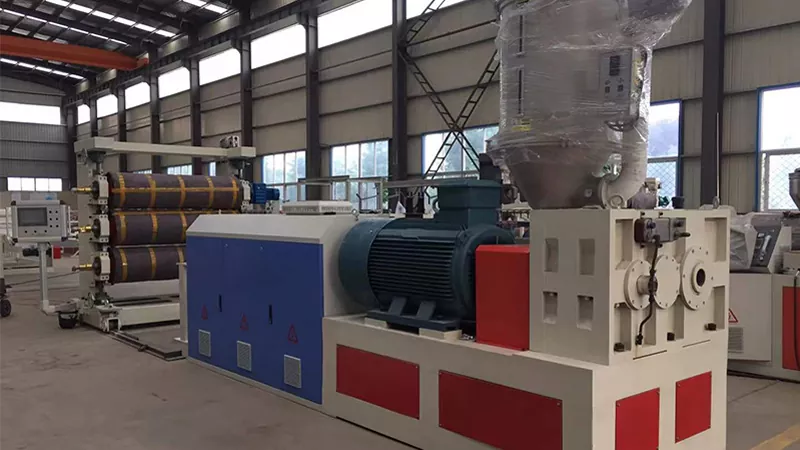 Extrusionsmaschine für weiche PVC-Türvorhänge